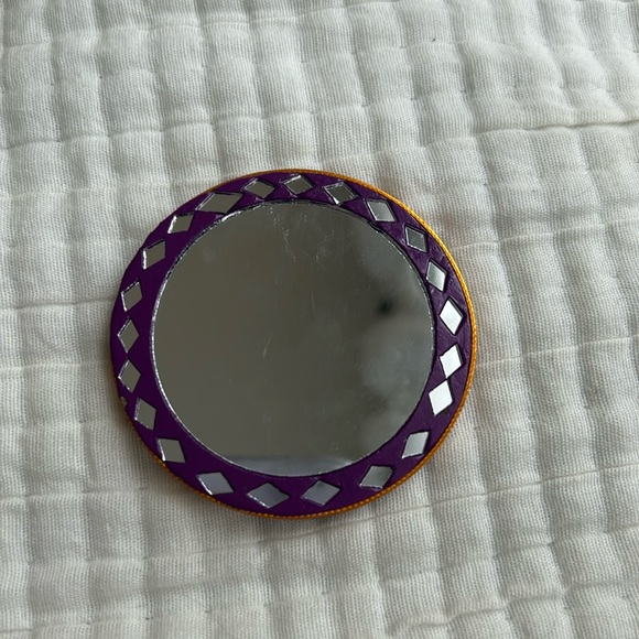cute compact mirror - Picture 3 of 3